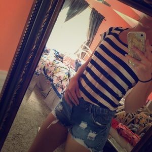 Striped shirt with bow on the back